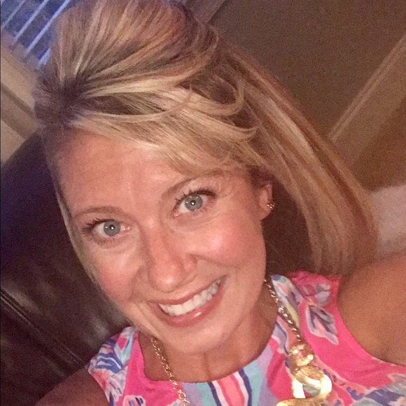 Meet your Posher, Debbie - Picture 3 of 3